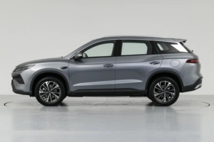 SUV compact hybride BYD Song Pro DM-i PHEV d'occasion - Autonomie de 133 km, moteur 1.5L 120kW, 5 places - Performances fiables et haute efficacité - Product Image 4
