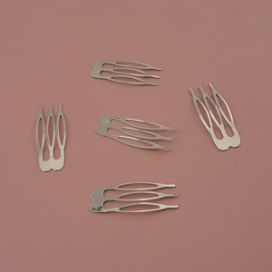 Mini peignes à cheveux plats en métal et argent, 10/100 pièces/sacs, 1.5cm x 4.0cm, à 3 dents, avec trous pour mariage, voile, fait main - Product Image 5