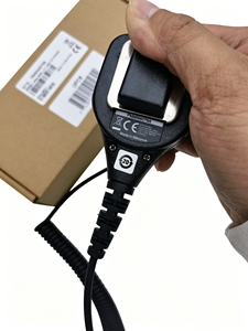 Micrófono de Mano con Altavoz Remoto PMMN4076A con Conector de Audio de 3.5mm, Compatible con Radios Bidireccionales XPR3300 XPR3500 - Product Image 4