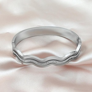 Wholesale 18K Gold Plated Titanium Steel Woven <b>Cuff</b> <b>Bracelets</b> Bangles Charm <b>Bracelets</b> Trendy Star Design for Women Gifts - Product Image 3