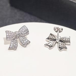 Orecchini a perno con fiocco da donna, design delicato e dolce, accessori moda per l'uso quotidiano - Product Image 4