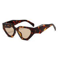 Lunettes de soleil œil-de-chat géométriques triangulaires tendance avec verres roses, protection UV, style INS, pour femmes