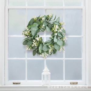 Guirlande artificielle d'eucalyptus avec fleurs blanches et feuilles vertes en buis, décoration de porte d'entrée pour le printemps, l'été, la Saint-Valentin et Pâques - Product Image 3