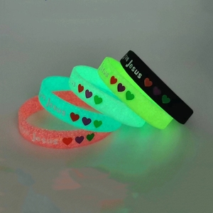 Khuyến Mại Tùy Chỉnh In Ấn Logo Vòng Đeo Tay Cao Su Sáng Dây Đeo Cổ Tay Ban Nhạc Phát Sáng Phát Sáng Trong Bóng Tối Silicone Dây Đeo Cổ Tay - Product Image 4