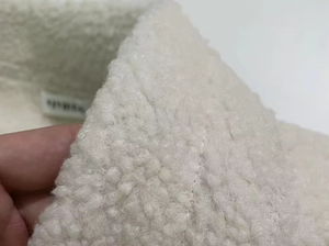 Ingrosso OEM Tendenze Moda Invernale Abbigliamento Donna Streetwear Casual Giacche Spesse e Comode da Moto Cappotti in Pelliccia e Lana - Product Image 4