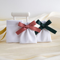 Vente en gros de pochette à bijoux de haute qualité en tissu de velours mignon sacs de rangement en flanelle avec ruban