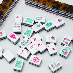 Ensemble de Mahjong américain en acrylique rouge rose sur mesure à 4 couches avec 160 cartes, table de divertissement durable et luxueuse pour adultes, cadeau - Product Image 2