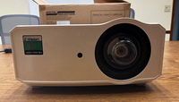 Projecteur laser à courte focale E-Vision Digital Projection 5100 WU DLP, 5100 lumens, 1920*1200, pour les entreprises et l'éducation