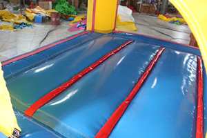 Structures gonflables familiales en nylon avec installation facile, capacité de 200 kg pour 4 enfants - Amusement pour les fêtes - Product Image 3