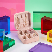 Boîte à bijoux de voyage en cuir Saffiano rose avec logo personnalisé, organiseur de bijoux portable à motif croisé, mini étui de rangement
