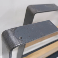 Banc de base de table basse de console moderne avec pieds en bois rustiques et cadre en métal carré pour une utilisation en extérieur dans les hôpitaux ou les ateliers