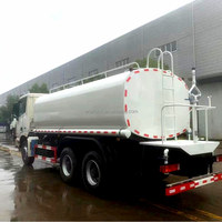 Camion arroseur d'eau Foton Auman blanc 8X4 340HP LHD Euro5 d'occasion pour le lavage des routes municipales et la lutte contre la poussière