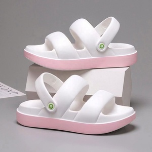 Sandales plates en gelée de couleur unie à bout ouvert avec bride à boucle, semelle extérieure antidérapante en EVA, style à enfiler pour l'été - Product Image 2