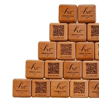 Support de Table Carré Sans Contact en Bois de Hêtre Naturel Écologique 6x6x6cm Personnalisable avec Gravure pour Restaurant et Café, avec Code QR pour Menu