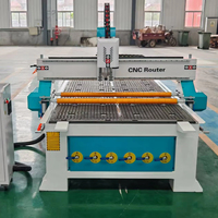 Routeur CNC 4 axes à broche unique pour le bois avec système de contrôle NC Studio, système de servomoteur, refroidissement par air et table à vide