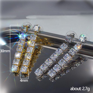 Orecchini Pendenti Lunghi con Zirconi Quadrati e Nappine, Gioielli Eleganti e Brillanti per Donne - Product Image 2
