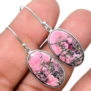 Orecchini pendenti con texture rosa per donna, accessori per l'orecchio semplici e vintage da indossare tutti i giorni - Product Image 1