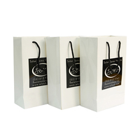 Sacs de shopping en carton offset imprimés avec logo personnalisé, pour chaussures, vêtements, cadeaux, avec ruban et poignée en satin, recyclables