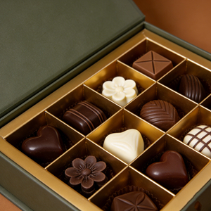 Caja <span class=keywords><strong>de</strong></span> Chocolate <span class=keywords><strong>de</strong></span> Lujo Personalizada con Lazo Magnético Dorado <span class=keywords><strong>de</strong></span> <span class=keywords><strong>San</strong></span> Valentín y Tarjeta Dorada Insertada - Product Image 2