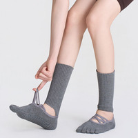 Chaussettes de yoga professionnelles à 5 doigts avec empeigne ajourée, antidérapantes à pois, avec sangle croisée, en tricot
