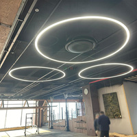 Suspension LED en anneau halo avec boîtier en aluminium et diffuseur laiteux pour église
