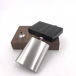 Petaca de whisky de acero inoxidable 304 de alta gama, cuidadosamente seleccionada, portátil para uso en exteriores, 5 onzas, estilo compacto y minimalista. - Product Image 5