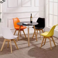 Chaises en bois rembourrées italiennes, chaise d'appoint en plastique moulé de style nordique, chaise de restaurant moderne, chaise Tulip
