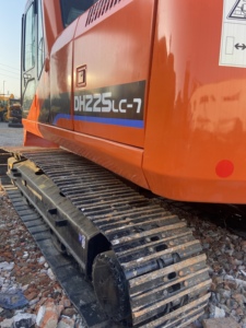 Excavatrice Doosan DH225LC-7 d'occasion en excellent état, 22 tonnes, hydraulique, sur chenilles, avec châssis long et stable, grande benne - Product Image 3