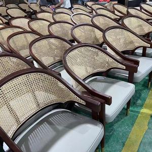 عرض ساخن على بكرة من البلاستيك من الراتان والبولي إيثيلين وهي عبارة عن حزام من الراتان الشبكي وبولي فينيل كلوريد للبيع بالجملة للكرسي - Product Image 6