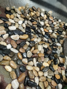 Alto pulido Color mezclado Naturaleza Río <span class=keywords><strong>Piedra</strong></span> Marrón Negro Blanco Rojo Gris Hecho de granito para pavimentación y decoración de jardines - Product Image 3