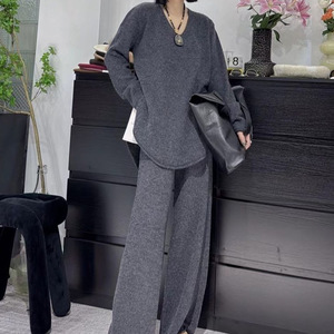 Nouvel ensemble de mode pour femmes : pull en maille à col en V avec <span class=keywords><strong>pantalon</strong></span> large fluide, tenue deux pièces en <span class=keywords><strong>beige</strong></span> et noir - Product Image 3