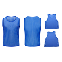 Vente en gros de chasubles d'entraînement de football en polyester personnalisées à petites mailles