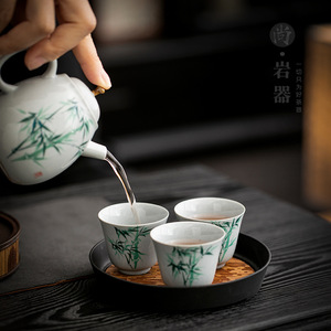 Tasse à thé en céramique sous glaçure avec motif bambou vert, pour dégustation de thé chinois traditionnel, petit bol individuel, rétro, peint à la main - Product Image 2