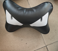 Coussins d'appui-tête de voiture les plus vendus en usine – Coussin de voiture élégant œil de démon – Coussin personnalisé durable – Coussin universel en PVC brodé