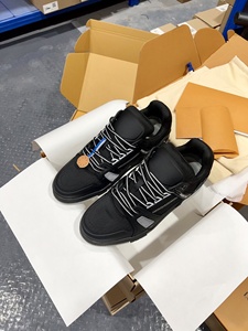 Zapatillas de Lujo Auténticas para Hombre Estilo Retro de Baloncesto, Tenis y Casuales, Calzado Deportivo Original para Caminar - Product Image 4