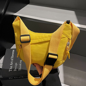 Mode 2025 femmes classe bandoulière Simple léger épaule Niche décontracté banlieue boulette sac - Product Image 1