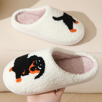 Vente en gros de pantoufles douillettes douillettes à motif de teckel mignon Pantoufles d'intérieur souples pour couple de femmes