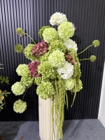 RK343 Promotion Boule de fleurs artificielle en soie bordeaux et verte pour centre de table de mariage de luxe et décoration de table d'événements