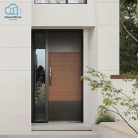 Pintu Masuk Berbingkai Ramping dengan Serat Kayu Beralur Horizontal dan Sidelite, Pintu Keamanan untuk Hunian Modern