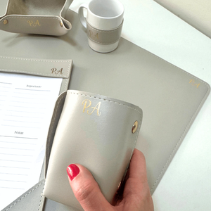 Ensemble <span class=keywords><strong>de</strong></span> tapis <span class=keywords><strong>de</strong></span> <span class=keywords><strong>bureau</strong></span> en cuir PU, porte-gobelet, porte-stylo, panier, plateau pliable, <span class=keywords><strong>trombone</strong></span>, clip pour tableau A5 - Product Image 2