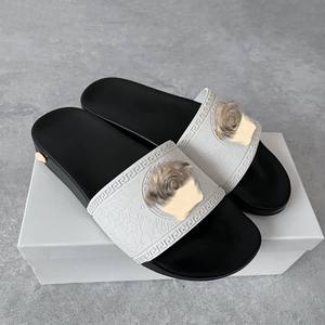 Nouvelles Claquettes de Luxe Designer Classiques Tendance pour Hommes et Femmes – Sandales Plates à Plateforme pour l'Été - Product Image 4