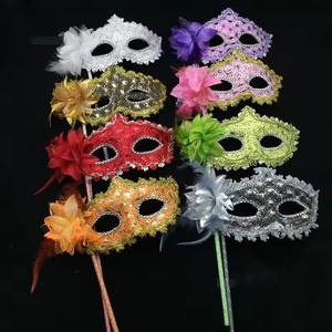 Masque vénitien en dentelle avec bâton, plume <span class=keywords><strong>de</strong></span> <span class=keywords><strong>Venise</strong></span>, fleur, mariage, <span class=keywords><strong>carnaval</strong></span>, fête, costume <span class=keywords><strong>de</strong></span> scène, masque <span class=keywords><strong>de</strong></span> mode pour femme, mascarade - Product Image 1