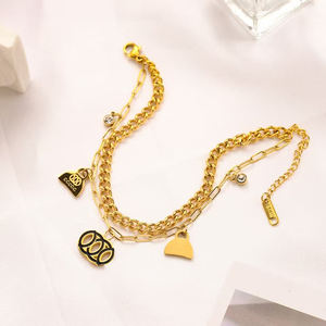 Questo nuovo bracciale in acciaio inox 18K oro per le donne <span class=keywords><strong>di</strong></span> un marchio <span class=keywords><strong>di</strong></span> design è semplice, Versatile, e mette in mostra lo stile individuale. - Product Image 2