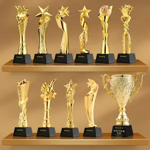 Hochwertige Sport Trophy Custom ized Fußballspiel Mementos Alloy Football Ballon D'or Awards Trophy