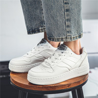 Chaussures blanches personnalisées pour hommes, respirantes, tendance et polyvalentes, baskets à semelle épaisse de style campus, chaussures basses de type board.