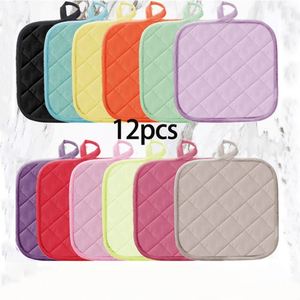 Pads de cuisine matelassés en coton résistants à la chaleur, multicolores, avec boucle de suspension - Product Image 1