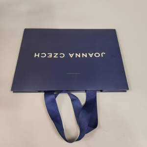 ถุงช้อปปิ้งกระดาษคราฟท์ออกแบบได้ตามต้องการมีด้ามจับสีขาวดำรีไซเคิลสำหรับพิซซ่า<span class=keywords><strong>น</strong></span>มซูชิส<span class=keywords><strong>ล</strong></span>ัดเย<span class=keywords><strong>ล</strong></span><span class=keywords><strong>ล</strong></span>ี่โลโก้ของคุณเอง - Product Image 3