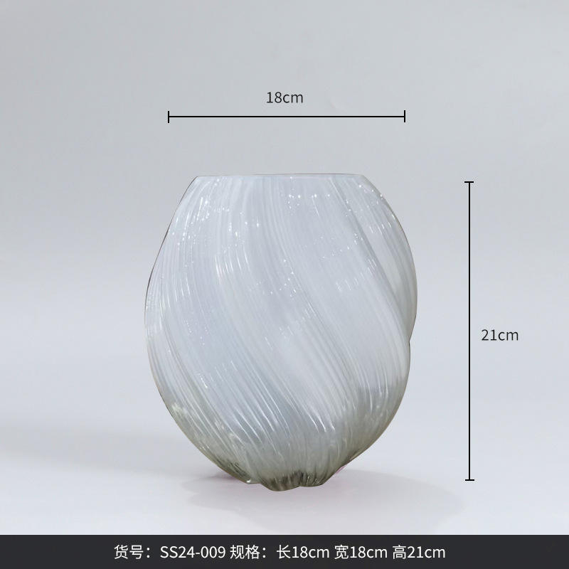 ขาว-เล็ก