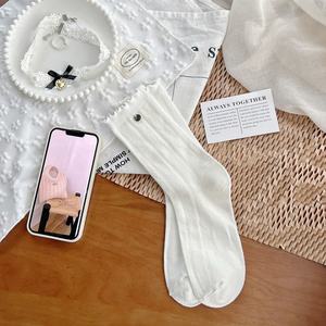 Calcetines de media pantorrilla para mujer, estilo coreano, color liso, con volantes, boca holgada, de felpa, con accesorios metálicos de moda, venta al por mayor, otoño-invierno - Product Image 6