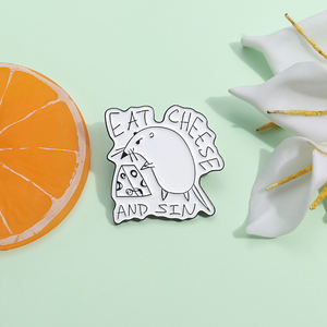 Eat Cheese and Sin esmalte Pin divertido rata dibujos animados broche solapa insignia Animal joyería regalo para amigos niños - Product Image 2